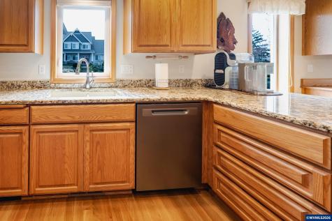 1115 Skookum Drive Silverton OR 97381