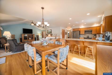 1115 Skookum Drive Silverton OR 97381