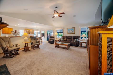 1115 Skookum Drive Silverton OR 97381