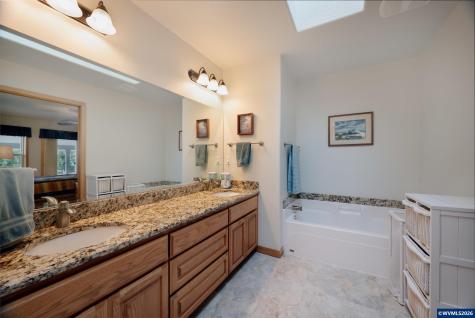 1115 Skookum Drive Silverton OR 97381