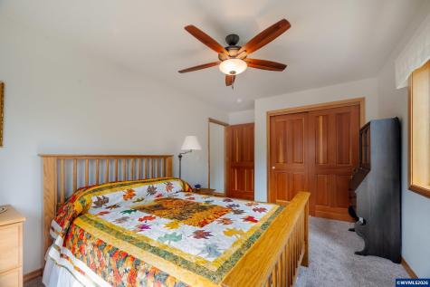 1115 Skookum Drive Silverton OR 97381
