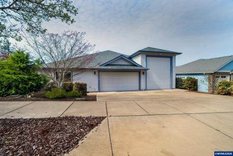 1115 Skookum Drive Silverton OR 97381