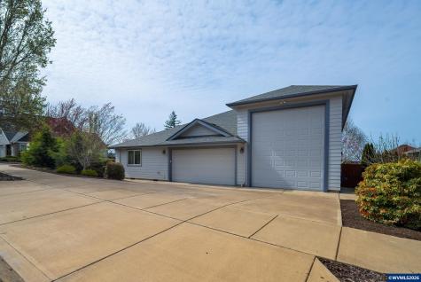 1115 Skookum Drive Silverton OR 97381