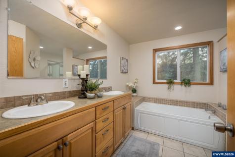 1520 Laurel Heights Drive NW Albany OR 97321