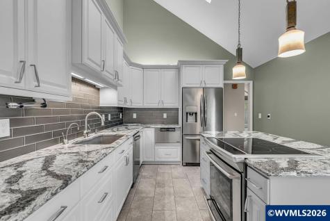 1918 Spicetree Lane SE Salem OR 97306