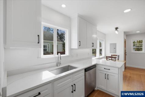 1020 N 3rd Street Woodburn OR 97071
