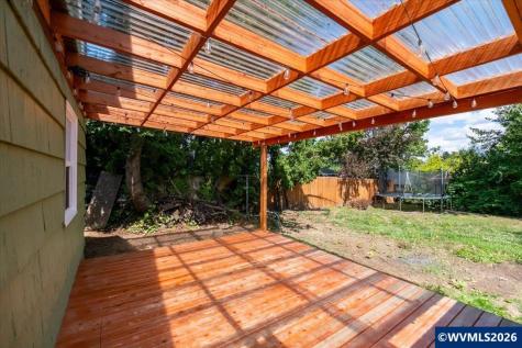 1020 N 3rd Street Woodburn OR 97071