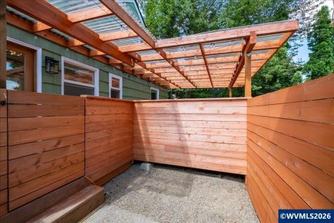 1020 N 3rd Street Woodburn OR 97071