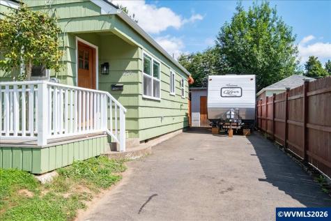 1020 N 3rd Street Woodburn OR 97071