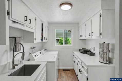 461 SE Walnut Avenue Dallas OR 97338