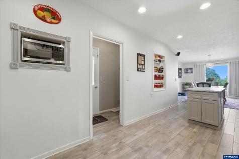 1451 Narcissus Court NW Salem OR 97304