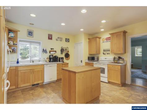 8205 SW Broadmead Road Amity OR 97101