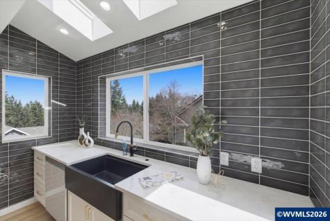 2455 W 29th Avenue Eugene OR 97405