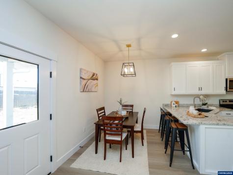 729 Periander Way Harrisburg OR 97352-9202