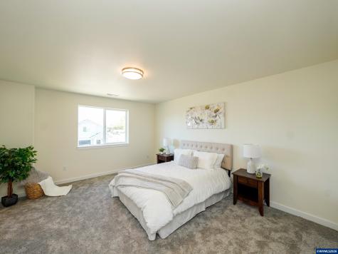 729 Periander Way Harrisburg OR 97352-9202
