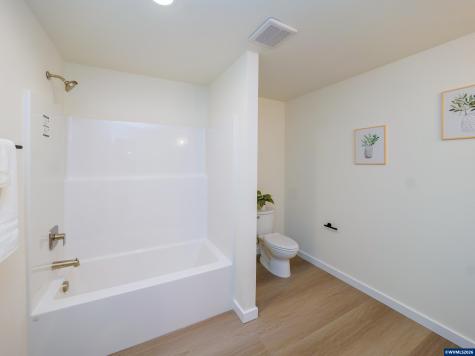 729 Periander Way Harrisburg OR 97352-9202