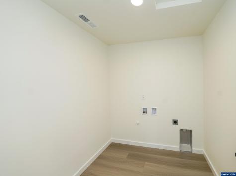 729 Periander Way Harrisburg OR 97352-9202
