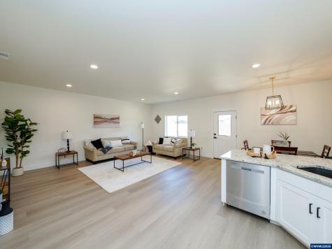 729 Periander Way Harrisburg OR 97352-9202