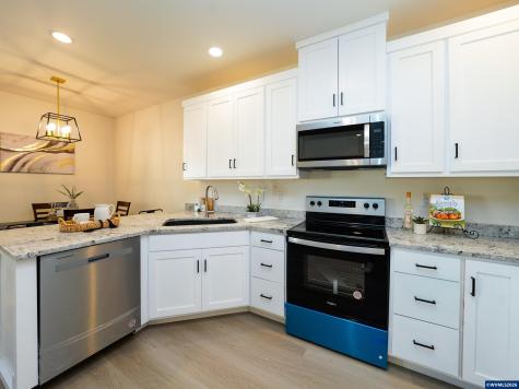 729 Periander Way Harrisburg OR 97352-9202