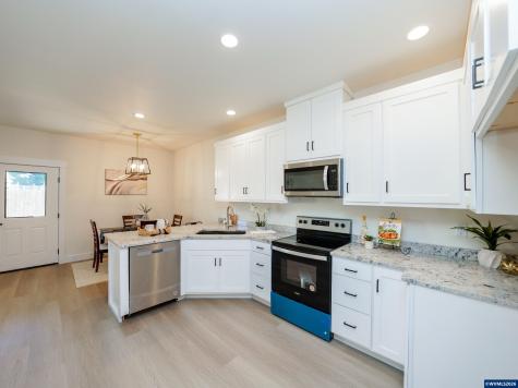 729 Periander Way Harrisburg OR 97352-9202