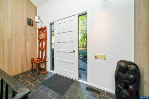 4298 River Road S Salem OR 97302