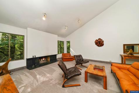 4298 River Road S Salem OR 97302