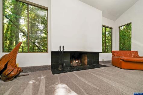 4298 River Road S Salem OR 97302