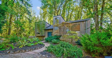 4298 River Road S Salem OR 97302