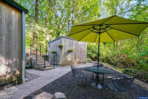 4298 River Road S Salem OR 97302