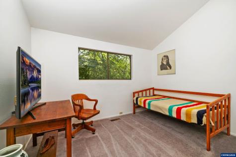 4298 River Road S Salem OR 97302