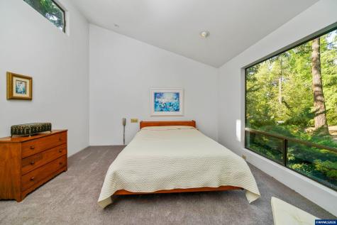 4298 River Road S Salem OR 97302