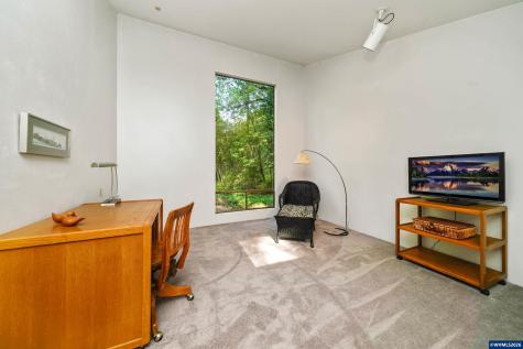 4298 River Road S Salem OR 97302
