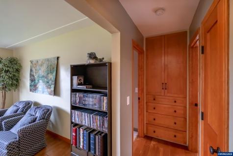 2866 Talbot Road S Jefferson OR 97352