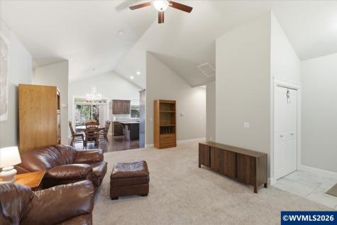 323 Lydia Lane Lebanon OR 97355