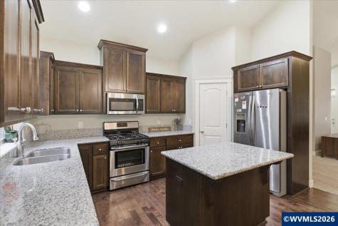 323 Lydia Lane Lebanon OR 97355
