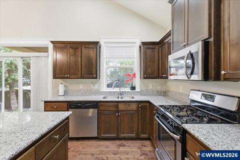 323 Lydia Lane Lebanon OR 97355
