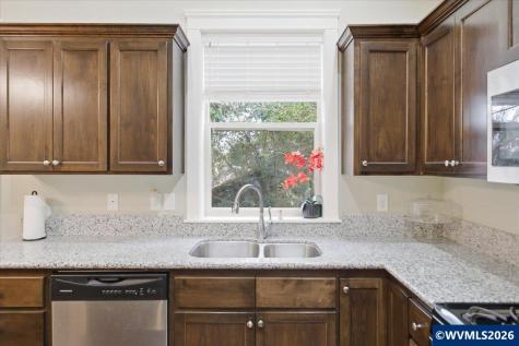 323 Lydia Lane Lebanon OR 97355