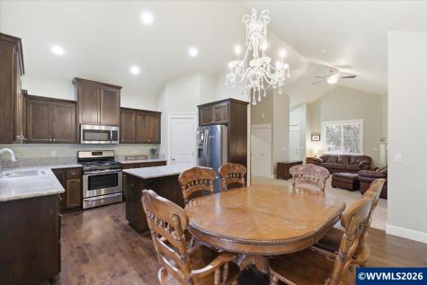323 Lydia Lane Lebanon OR 97355