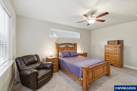 323 Lydia Lane Lebanon OR 97355