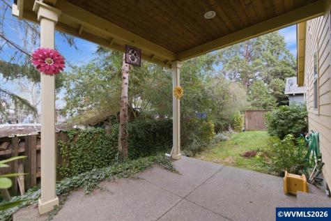 323 Lydia Lane Lebanon OR 97355