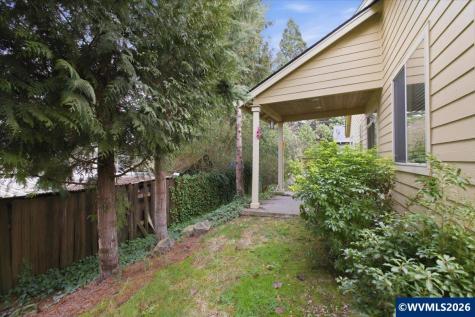 323 Lydia Lane Lebanon OR 97355