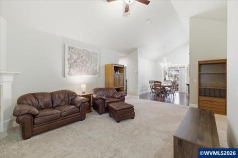 323 Lydia Lane Lebanon OR 97355