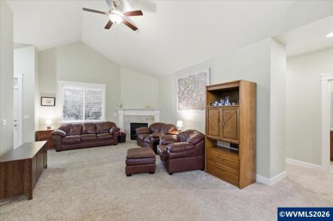 323 Lydia Lane Lebanon OR 97355