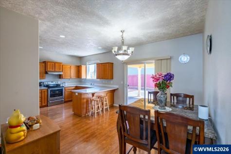 4199 Geranium Lp NE Salem OR 97305
