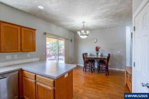 4199 Geranium Lp NE Salem OR 97305
