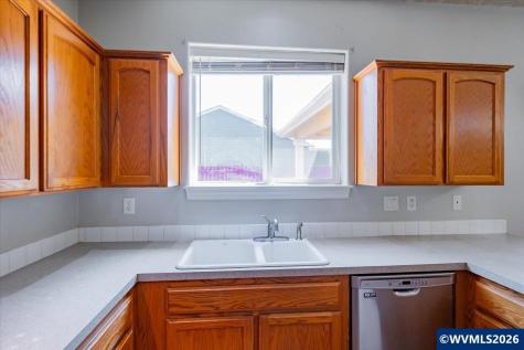 4199 Geranium Lp NE Salem OR 97305