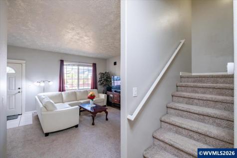 4199 Geranium Lp NE Salem OR 97305