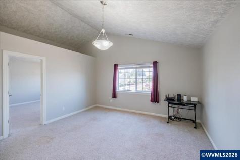 4199 Geranium Lp NE Salem OR 97305
