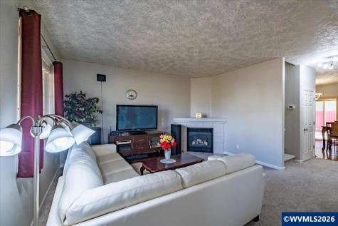 4199 Geranium Lp NE Salem OR 97305