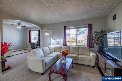 4199 Geranium Lp NE Salem OR 97305